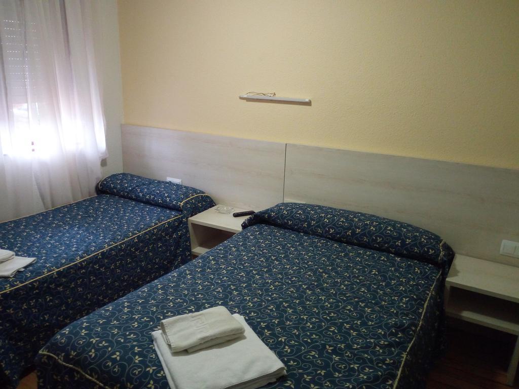 Pension La Principal Torrelavega Zewnętrze zdjęcie